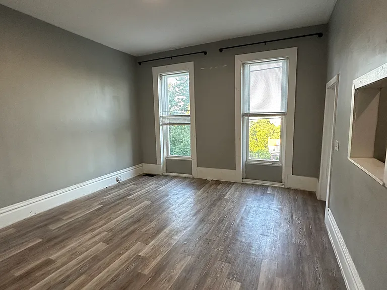 932 Summit Ave #5 — Photo 6