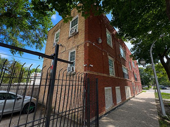 2nd image of 3734 W Iowa St
