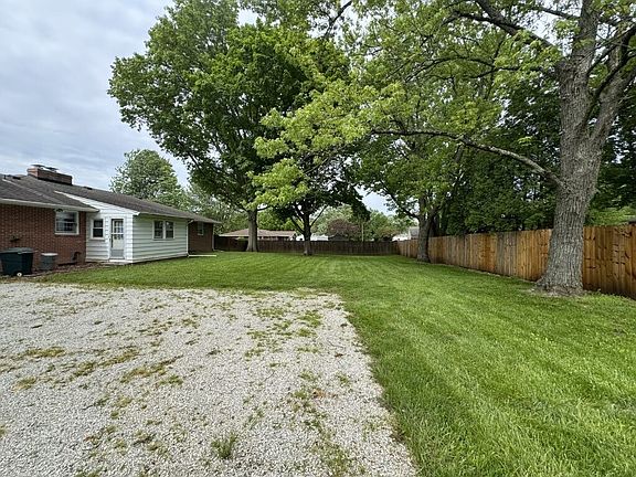 3rd image of 1130 Westmoor Dr