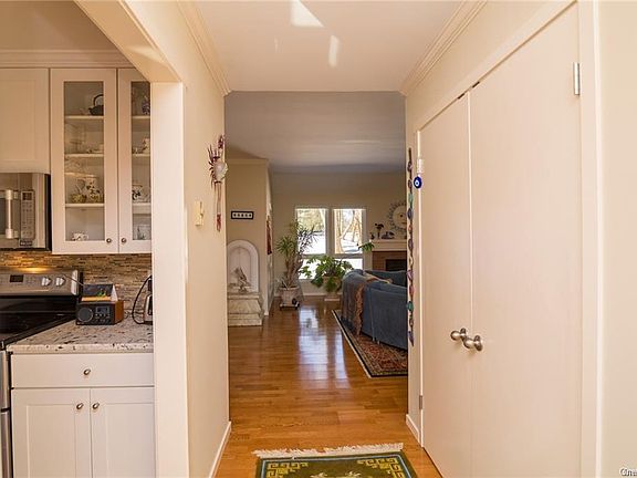 4th image of 378 Heritage Hls Unit B