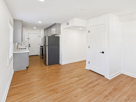 4th image of 607 Foch St APT B