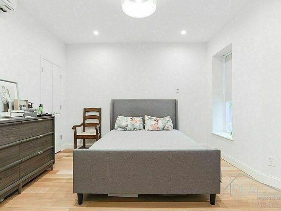 4th image of 657 De Graw St #3