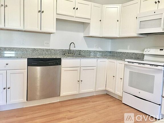2nd image of 200 Cove Way Unit 102