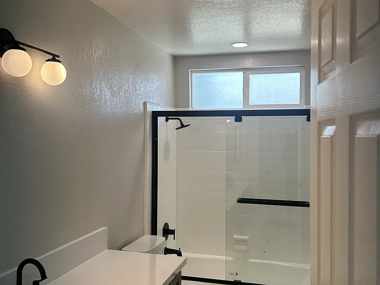 2430 Santa Ana Ave #10 — Photo 21