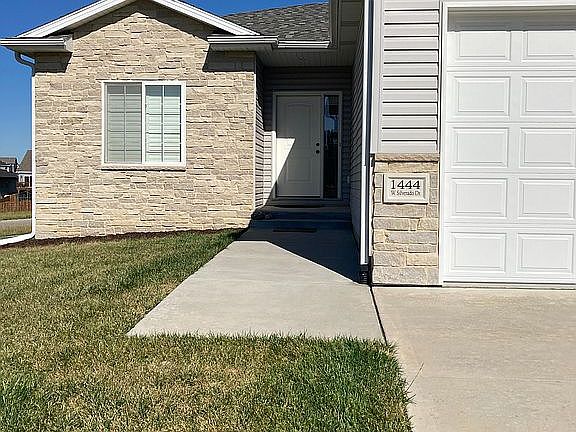2nd image of 1444 W Silverado Dr