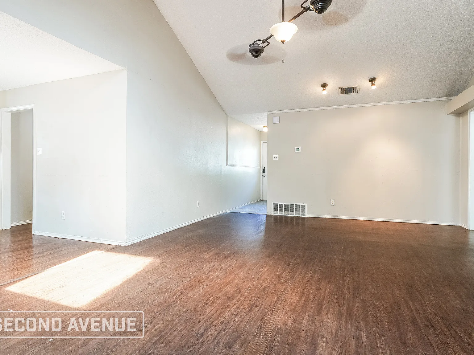 4 bed, 2.0 bath, 1875 sqft, $2,150 — Photo 4