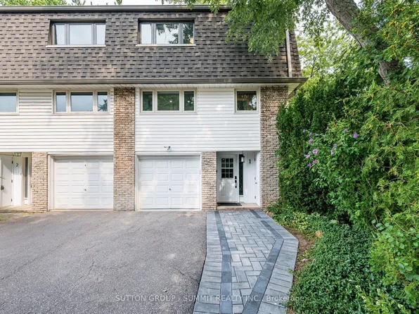 1270 Gainsborough Dr #1, Oakville, ON L6H 2L2