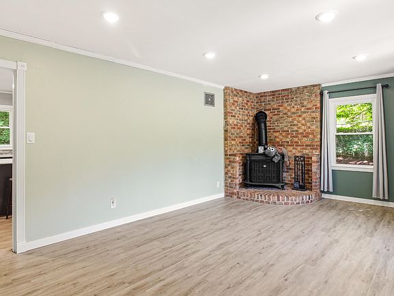 5th image of 705 White Oak Dr