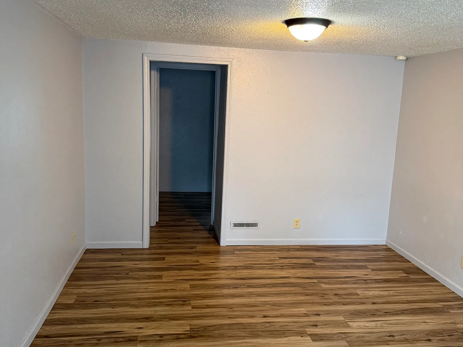 2 bed, 800 sqft, $950 — Photo 3