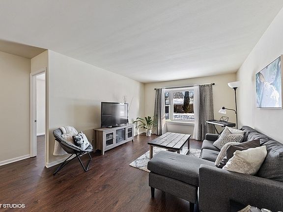4th image of 844 Navajo Dr