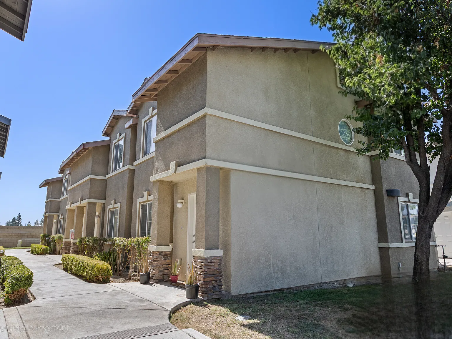 Hosking Ave, Bakersfield — Photo 2