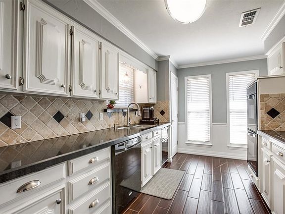2nd image of 2401 Teakwood Ln