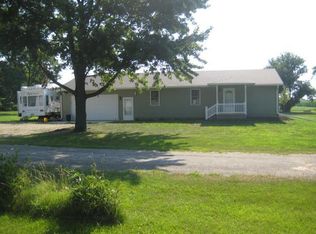 1100 Bloomington, Dewitt, IL 61735