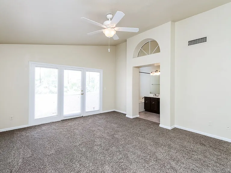 3422 E Woodland Dr — Photo 9