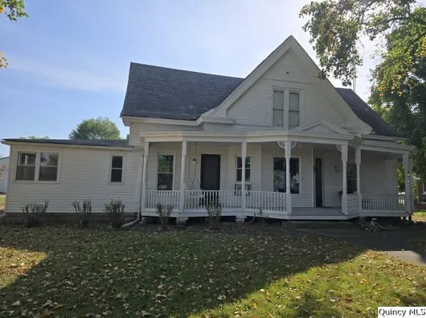 102 Center St, Augusta, IL 62311