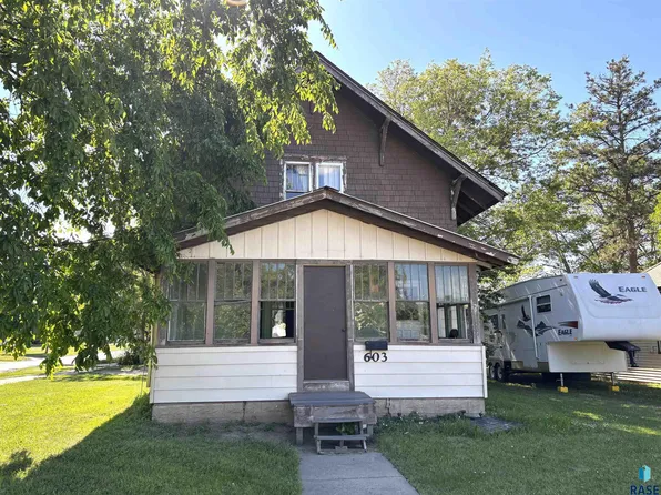 603 N Broadway Ave, Miller, SD 57362