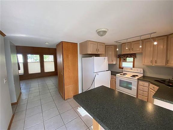 5th image of 293 S Linn Valley Dr