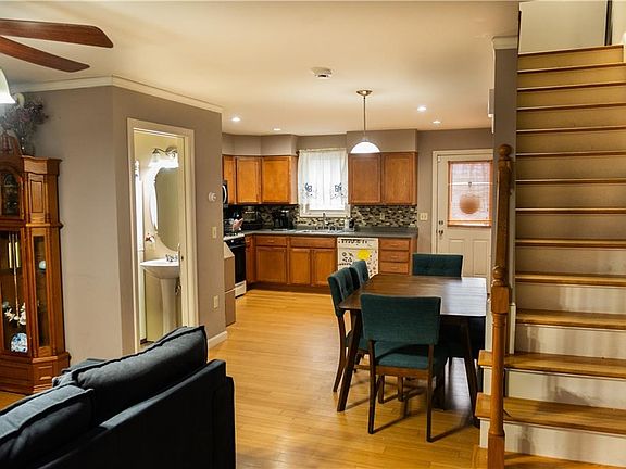 4th image of 84 Barton St