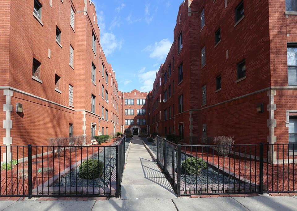 1st image of 3935 N Janssen Ave APT 2W