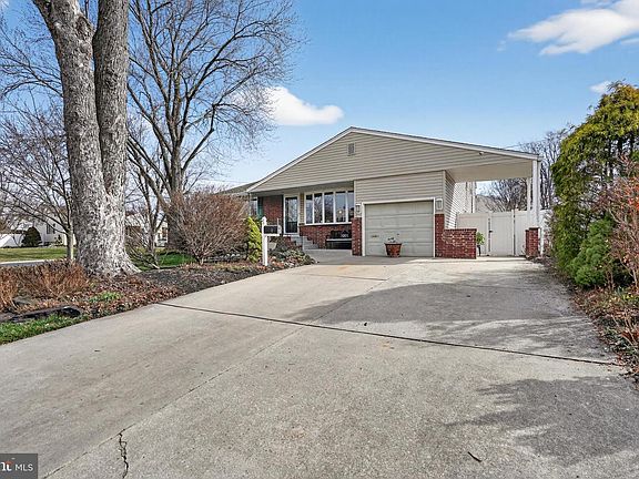 3rd image of 1001 Rydal Rd