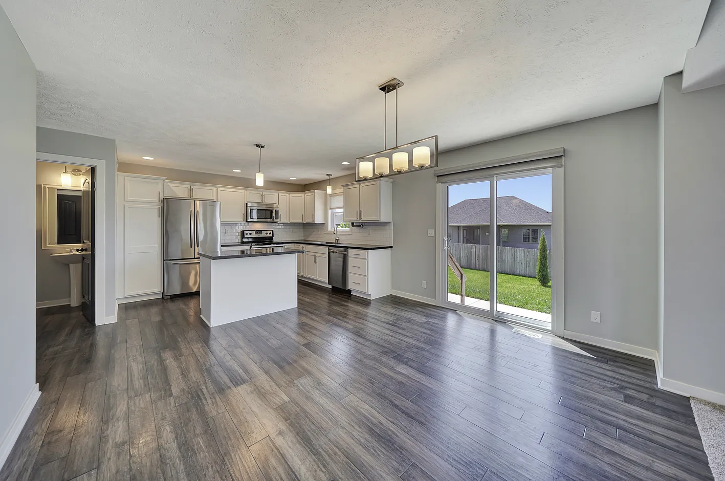 4 bed, 3.5 bath, 2186 sqft, $3,200 — Photo 4