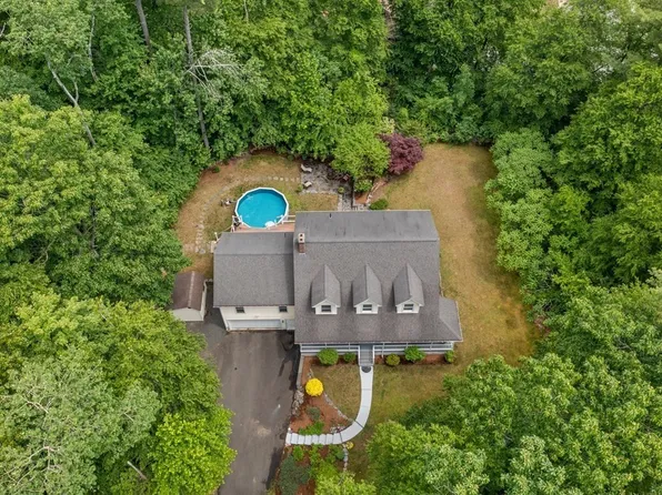 129 Aldrich St, Granby, MA 01033