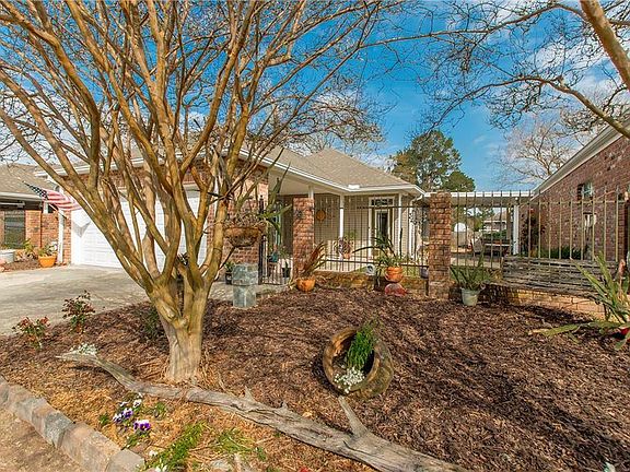 3rd image of 303 Secret Garden Ln