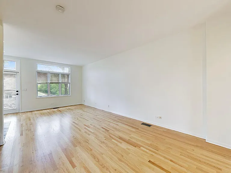 1806 W Argyle St #G — Photo 4