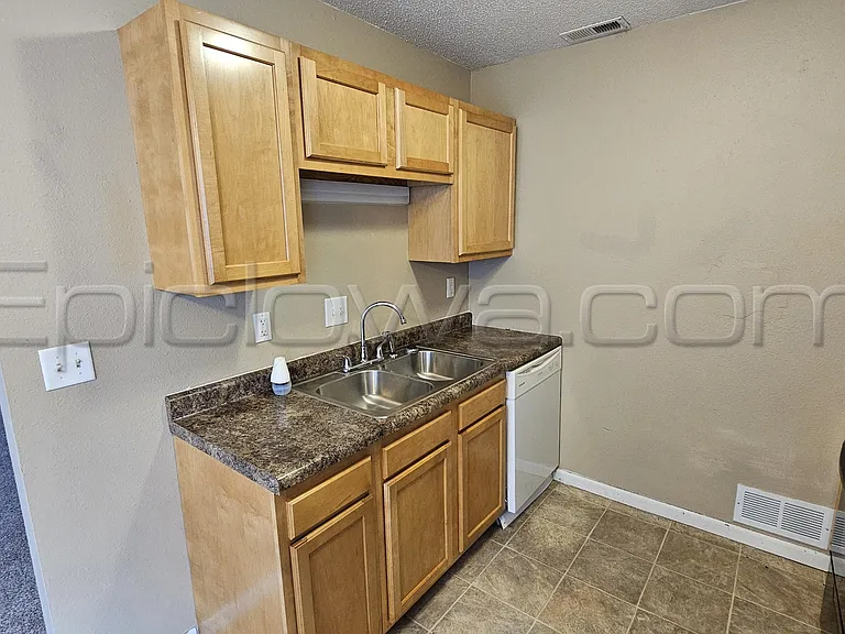 1207 O Avenue Pl NE — Photo 7
