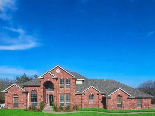 686 Cattlebaron Parc Dr, Fort Worth, TX 76108