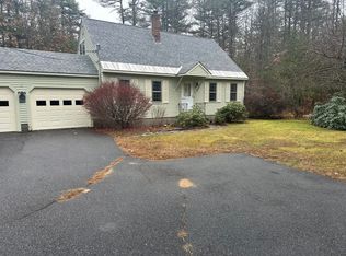 12 Deborah Ln, Steep Falls, ME 04085