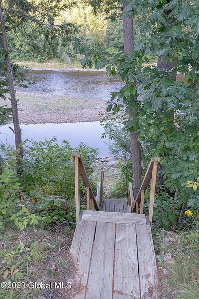 3rd image of 183 River Road