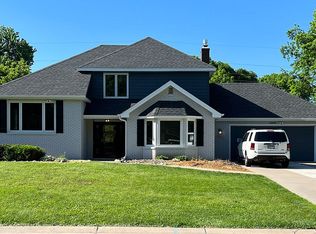 1264 Wyncrest Ct, Arden Hills, MN 55112