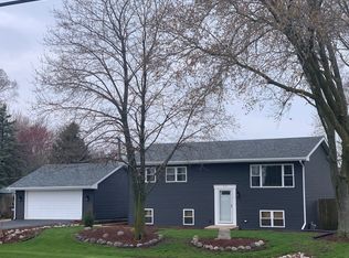 614 W Wegner Rd, McHenry, IL 60051