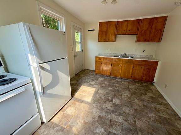 4th image of 13 Chester Ave