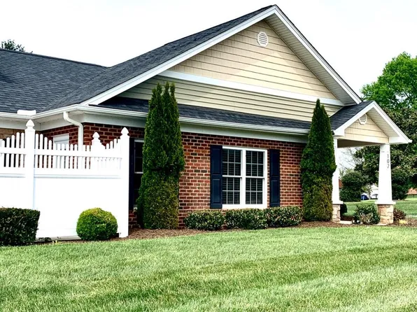 102 Acorn Run Ln, Bedford, VA 24523