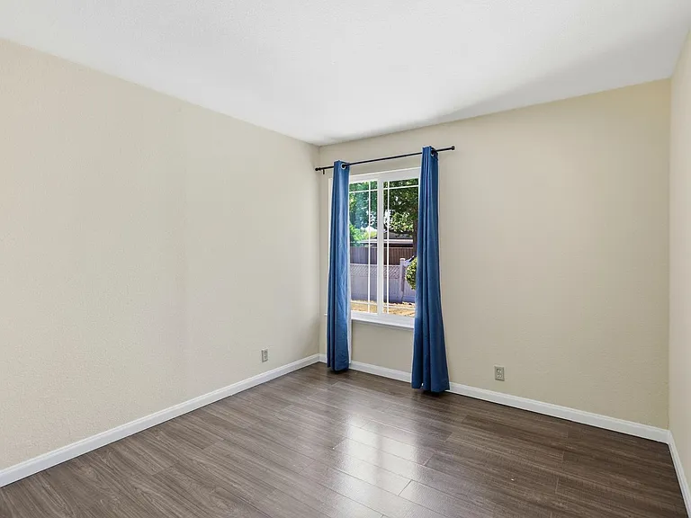 663 Albion Dr — Photo 21