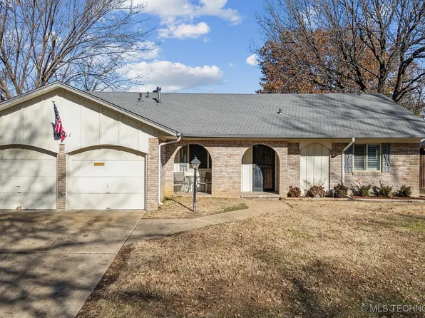9061 E 29th Ct, Tulsa, OK 74129