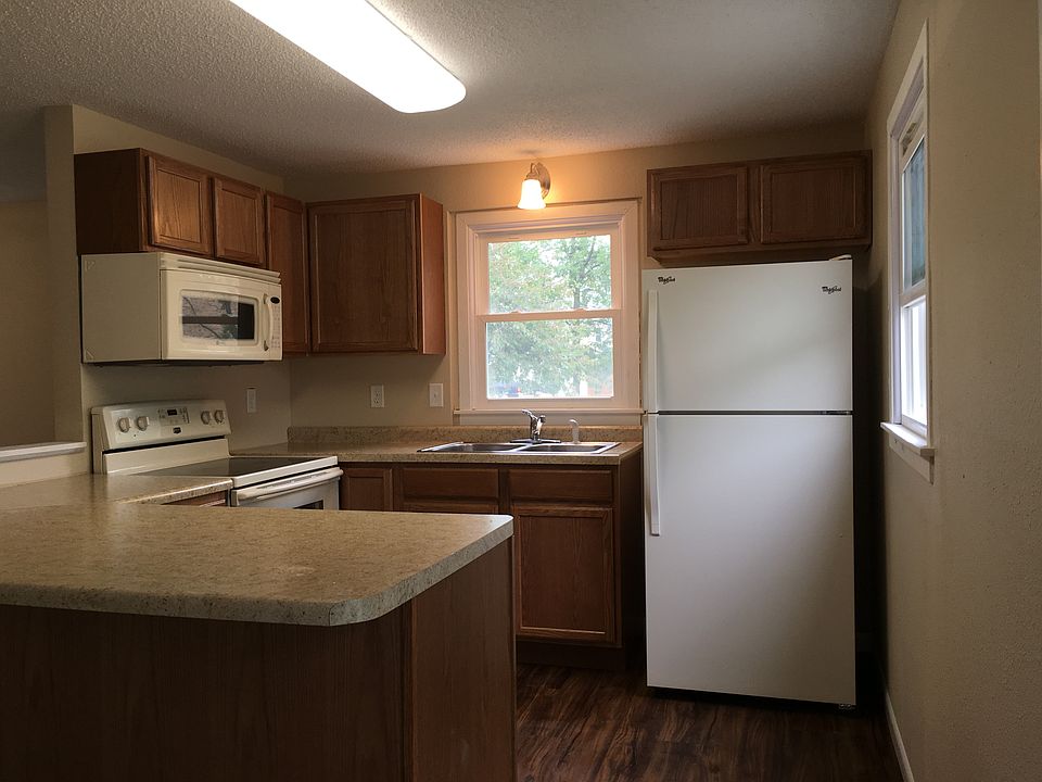 1st image of 213 1st Ave E