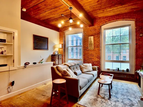 14 Sanford St Unit 17, Medway, MA 02053