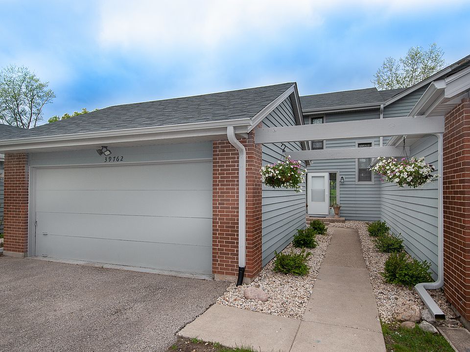 1st image of 39762 N Stonebridge Ct