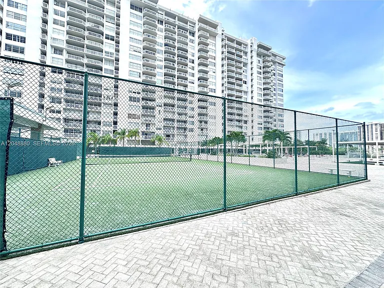 18021 Biscayne Blvd #702 — Photo 7