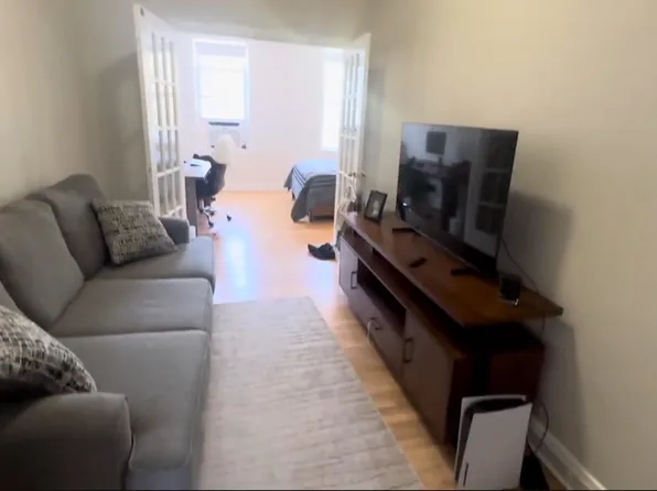 305 Park Avenue image 12 of 19