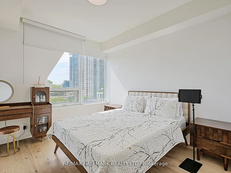 151 Avenue Rd #601 — Photo 18