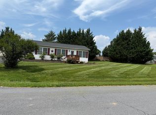 122 Crestview Dr, Martinsburg, WV 25405