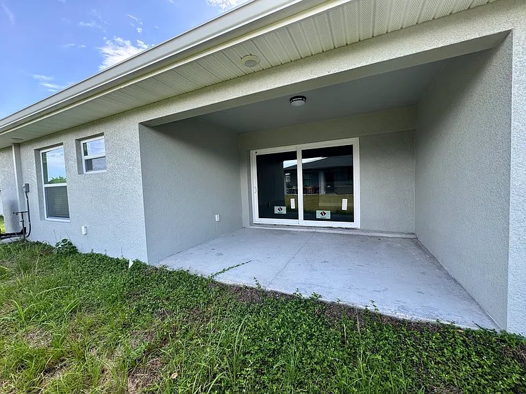 736 Gilbert Ave S — Photo 17