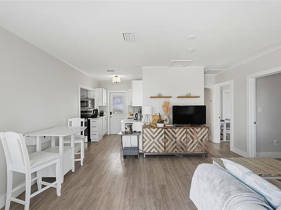 4th image of 15424 2nd St E