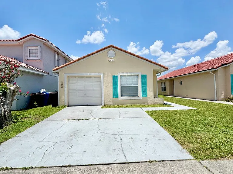 2298 Santa Lucia St — Photo 2