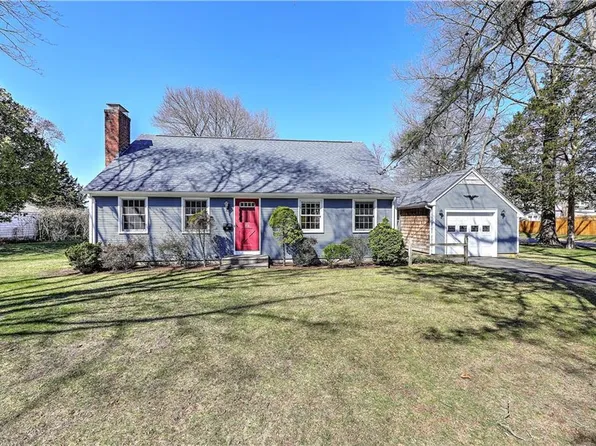 86 Rogers Ave, Barrington, RI 02806