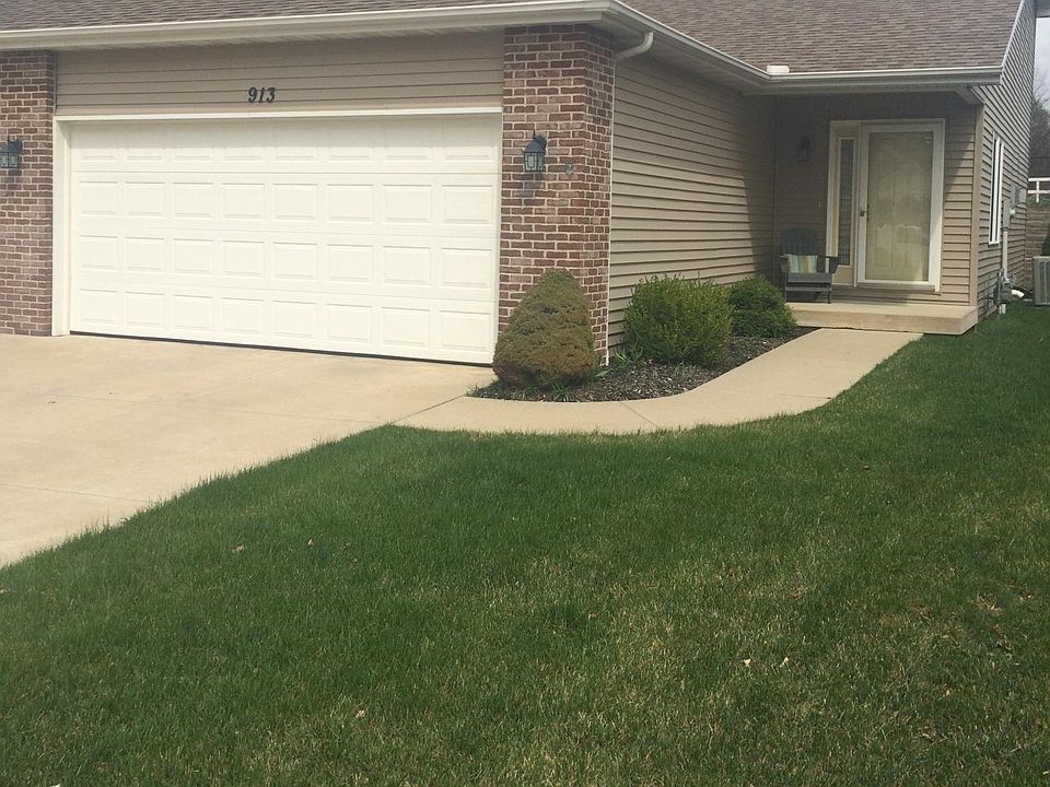 Front Yard/2 Car Garage